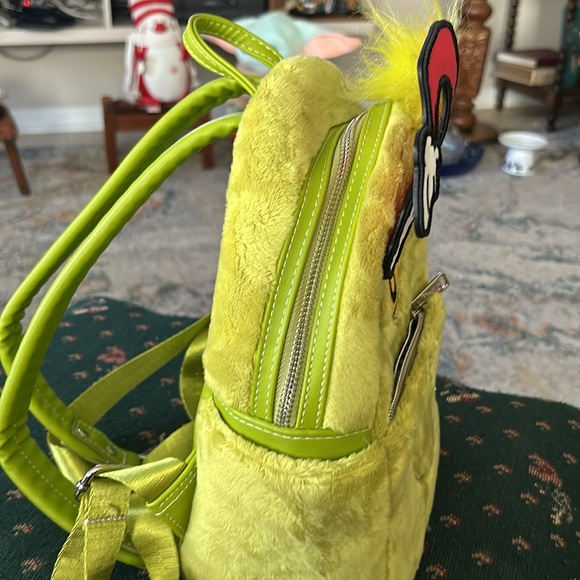 Dr. Seuss lounge fly push grinch Santa backpack 11 x 10 in great condition - Picture 6 of 11